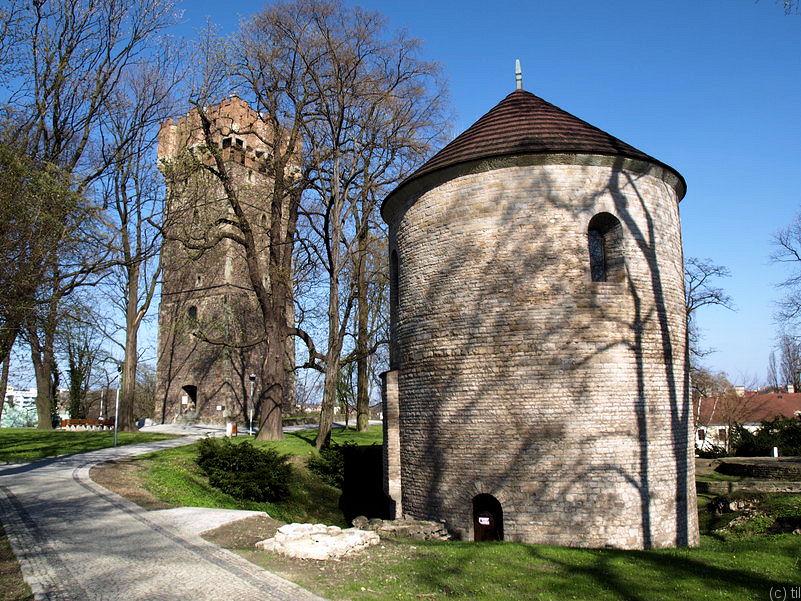 The Castle Hill – St. Nicholas’ Rotunda & Piastowska Tower